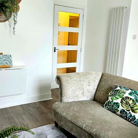 The Ferns - Shared Garden Apartment With Parking Darvel Экстерьер фото
