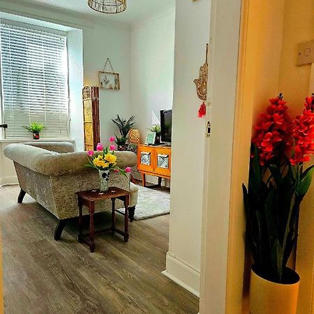 The Ferns - Shared Garden Apartment With Parking Darvel Экстерьер фото