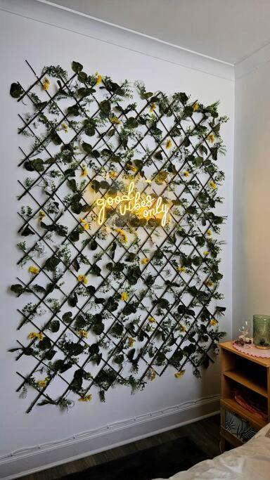 The Ferns - Shared Garden Apartment With Parking Darvel Экстерьер фото