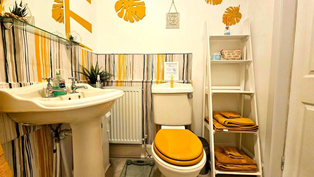 The Ferns - Shared Garden Apartment With Parking Darvel Экстерьер фото