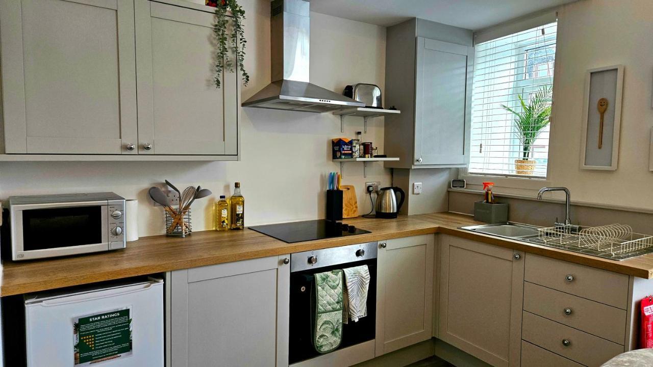 The Ferns - Shared Garden Apartment With Parking Darvel Экстерьер фото