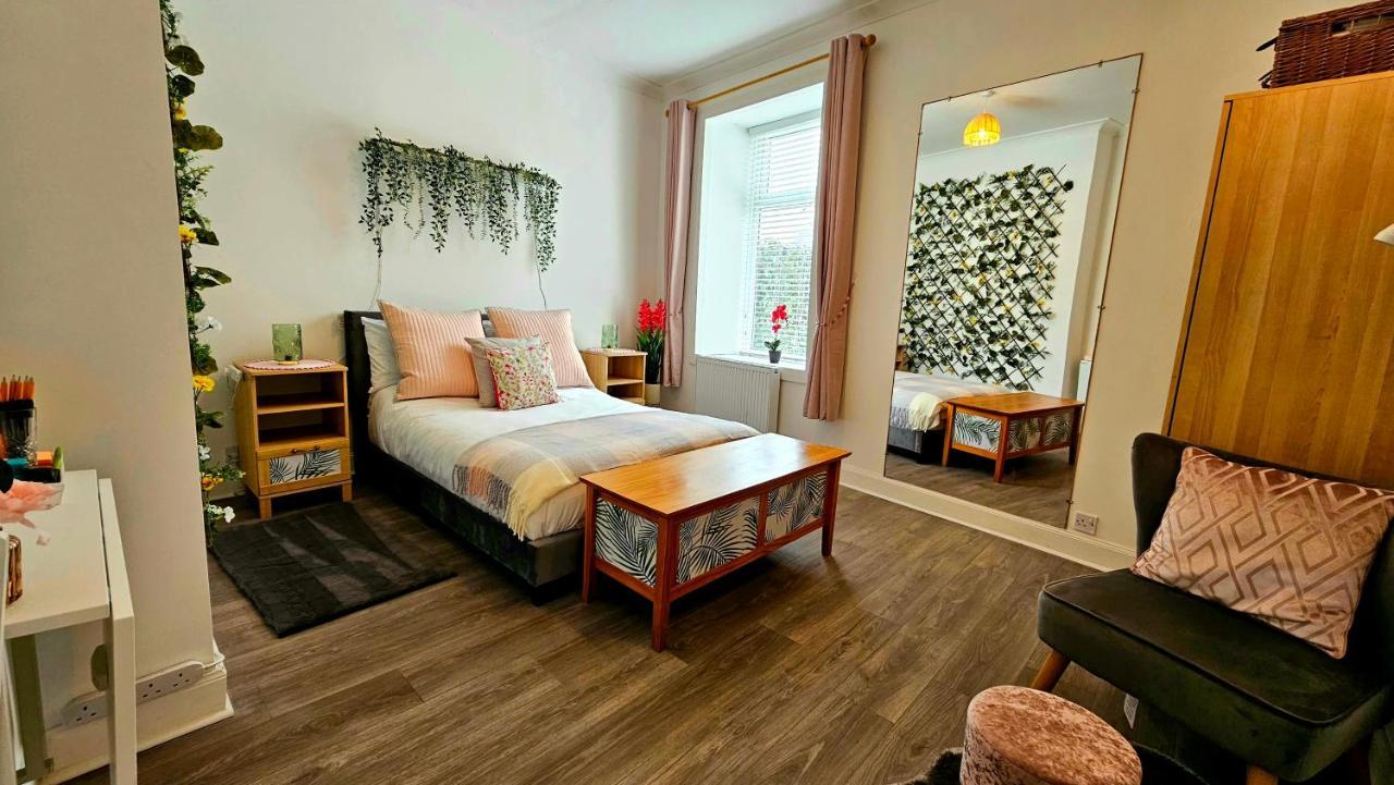 The Ferns - Shared Garden Apartment With Parking Darvel Экстерьер фото
