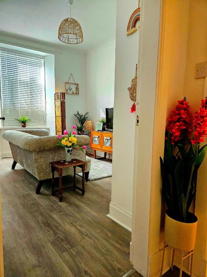 The Ferns - Shared Garden Apartment With Parking Darvel Экстерьер фото